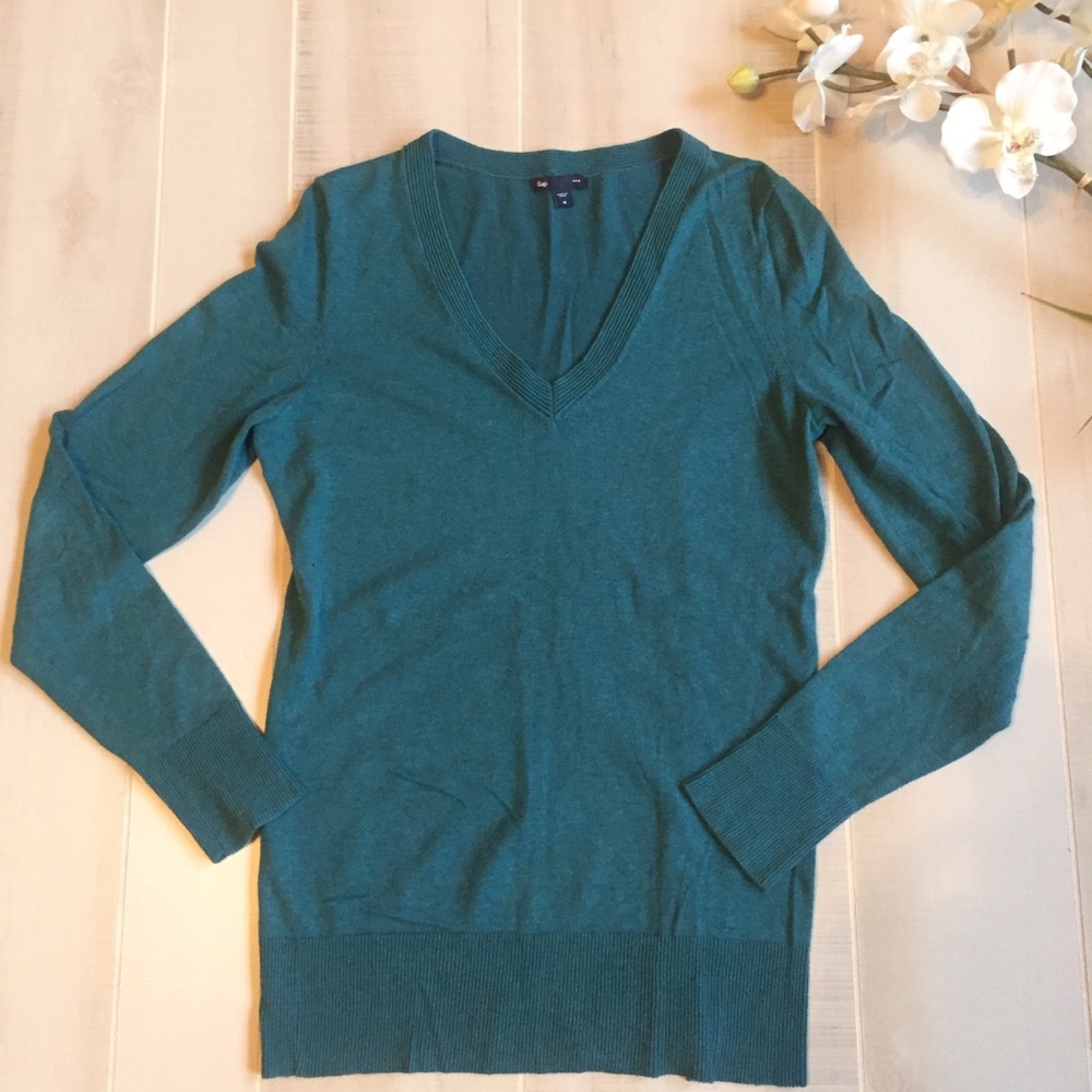 GAP Aqua/Teal V Neck Sweater